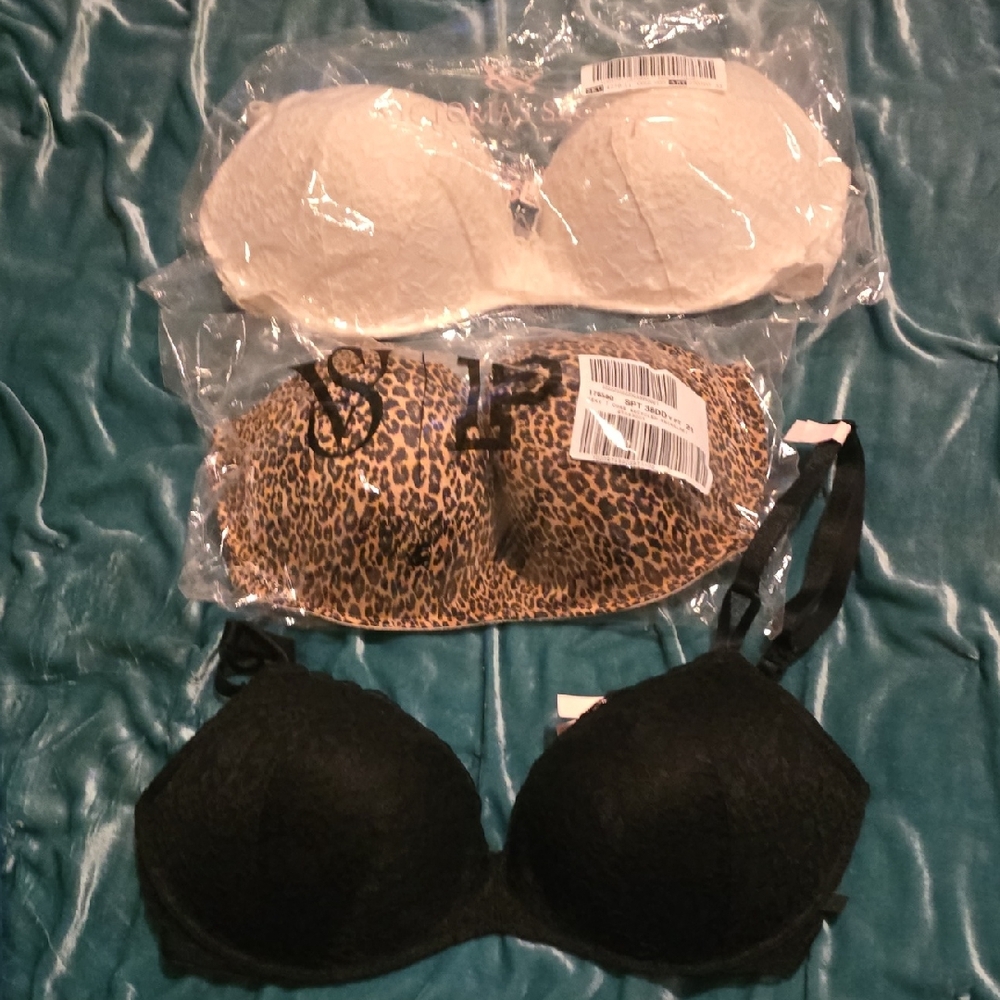 Elegant Black, white, and Leopard Print Bra Set